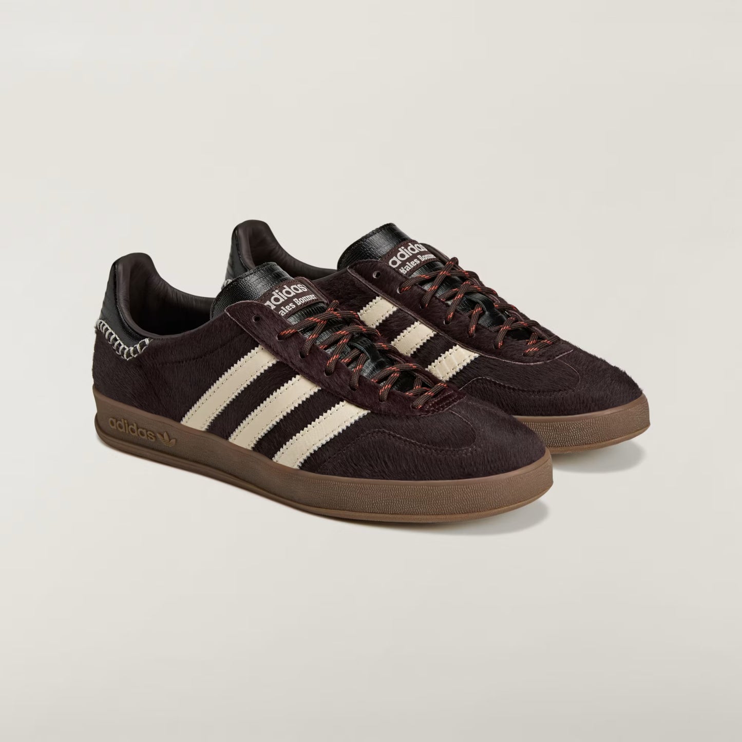 SHOES WITH A COLD CEMENT CONSTRUCTION FOR DURABILITY.