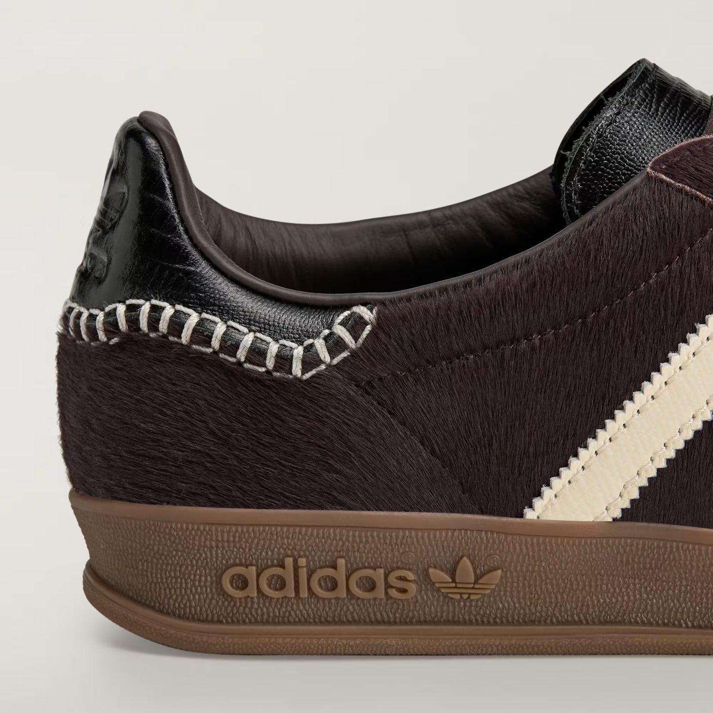 SHOES WITH A COLD CEMENT CONSTRUCTION FOR DURABILITY.