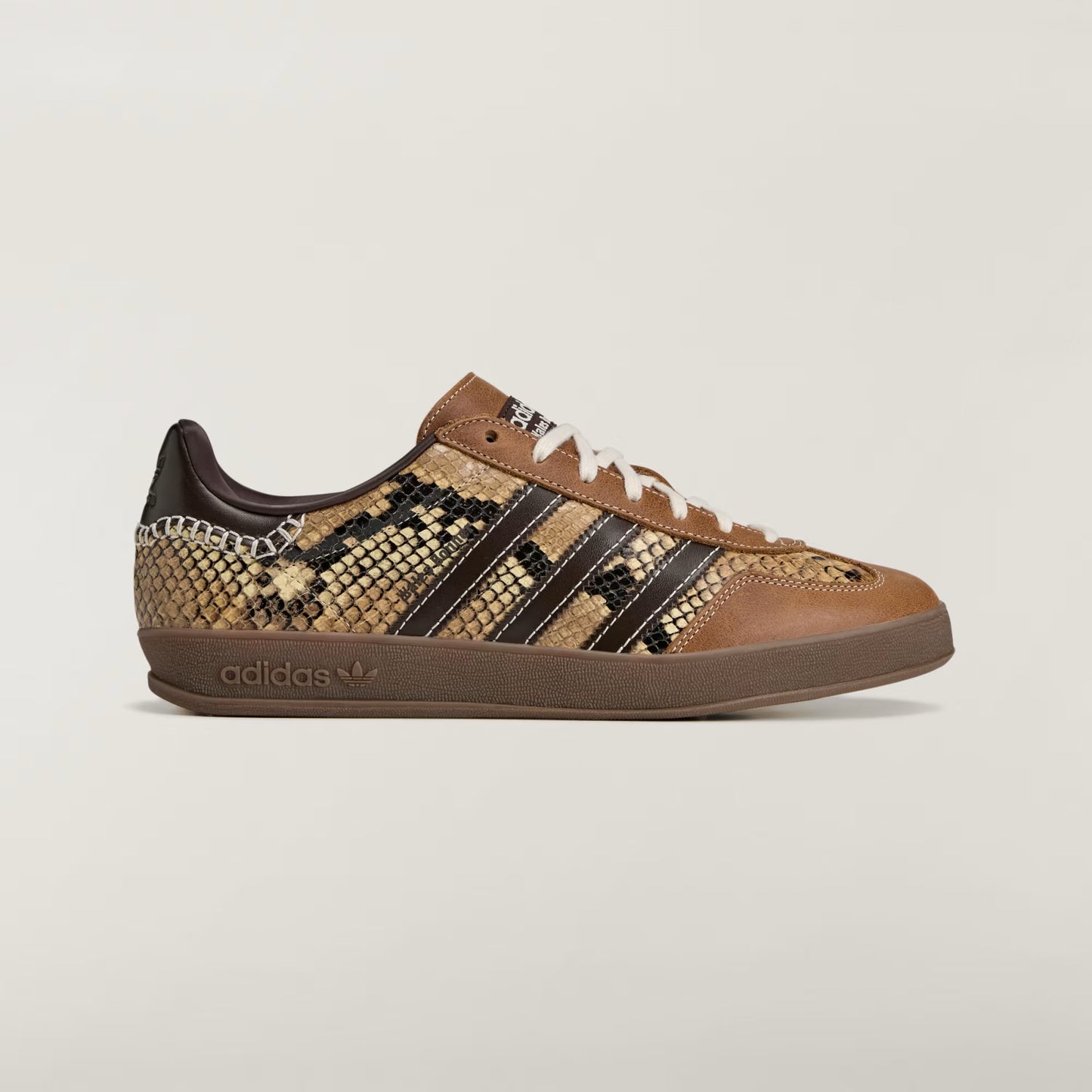 SHOES WITH A COLD CEMENT CONSTRUCTION FOR DURABILITY.