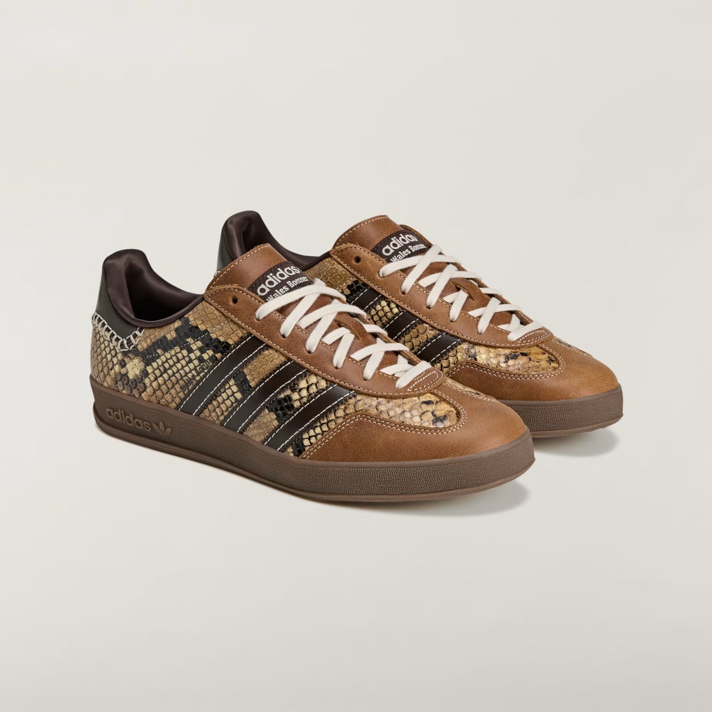 SHOES WITH A COLD CEMENT CONSTRUCTION FOR DURABILITY.
