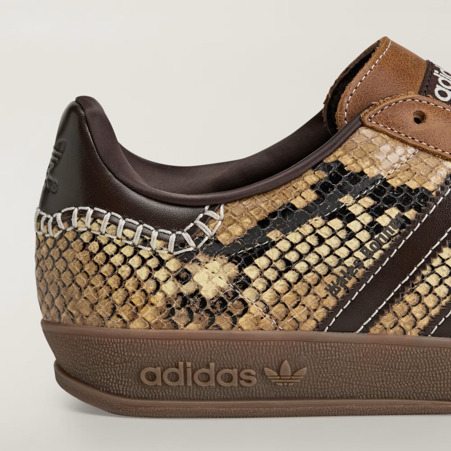 SHOES WITH A COLD CEMENT CONSTRUCTION FOR DURABILITY.